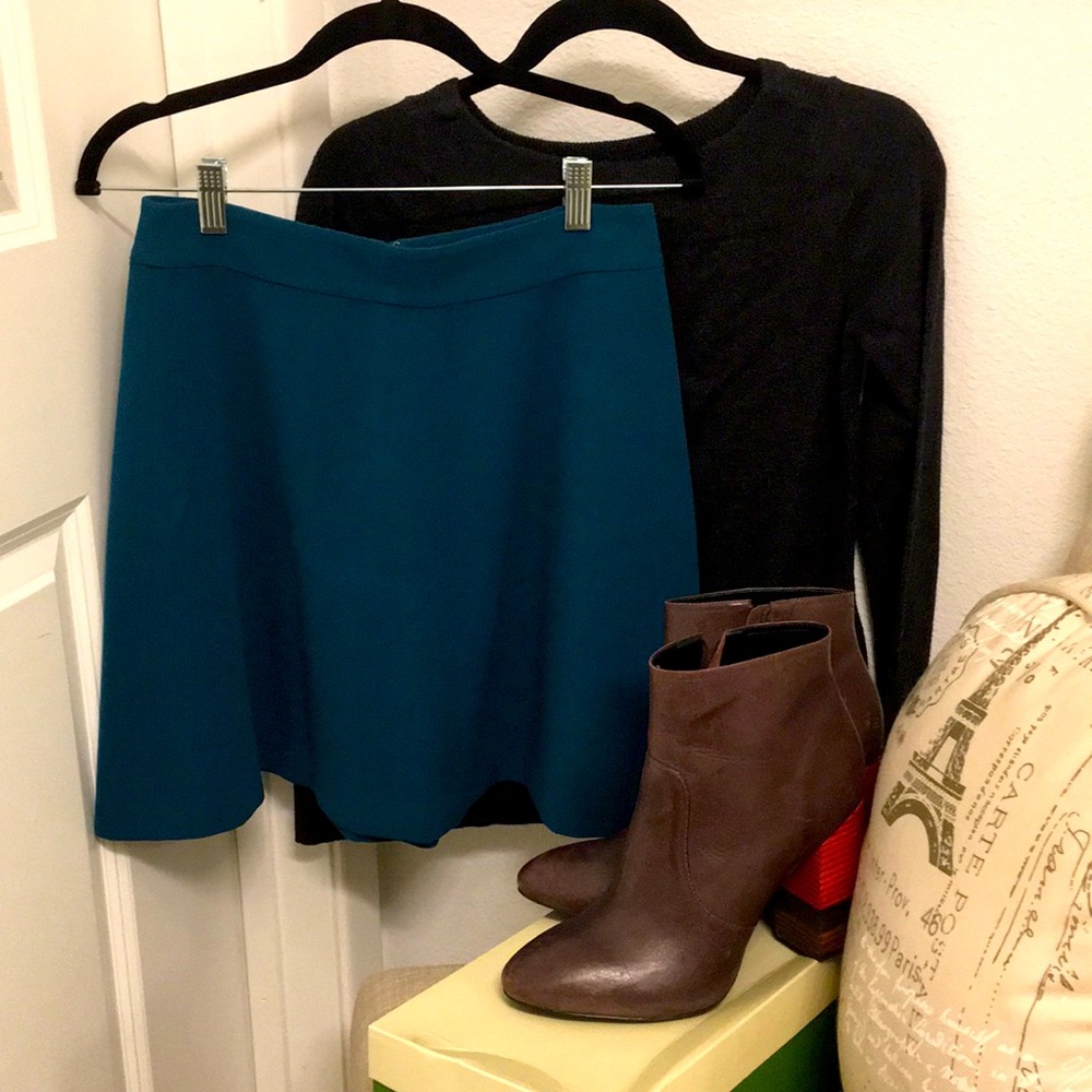 ✨ Moving sale 🚗- Loft Vibrant Teal flounce skirt, Size 0